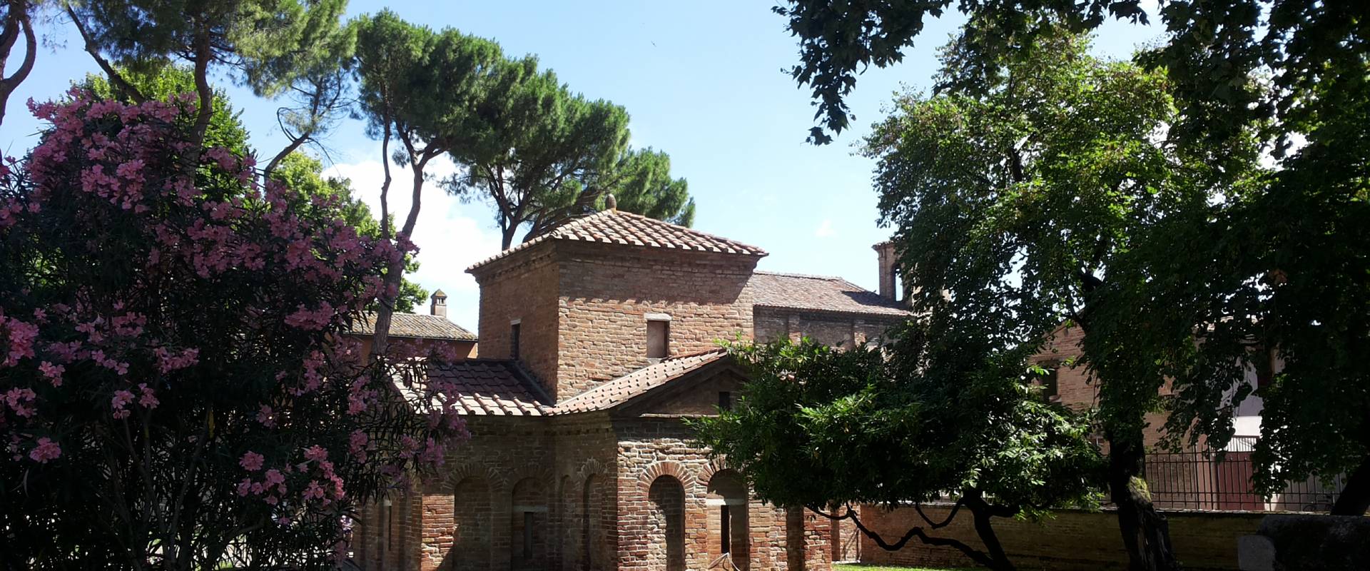 Mausoleo Galla Placidia - Esterno foto di Wikiangie14